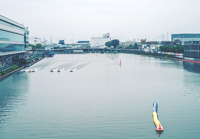 ボートレース戸田競艇場ー上空からの水面写真